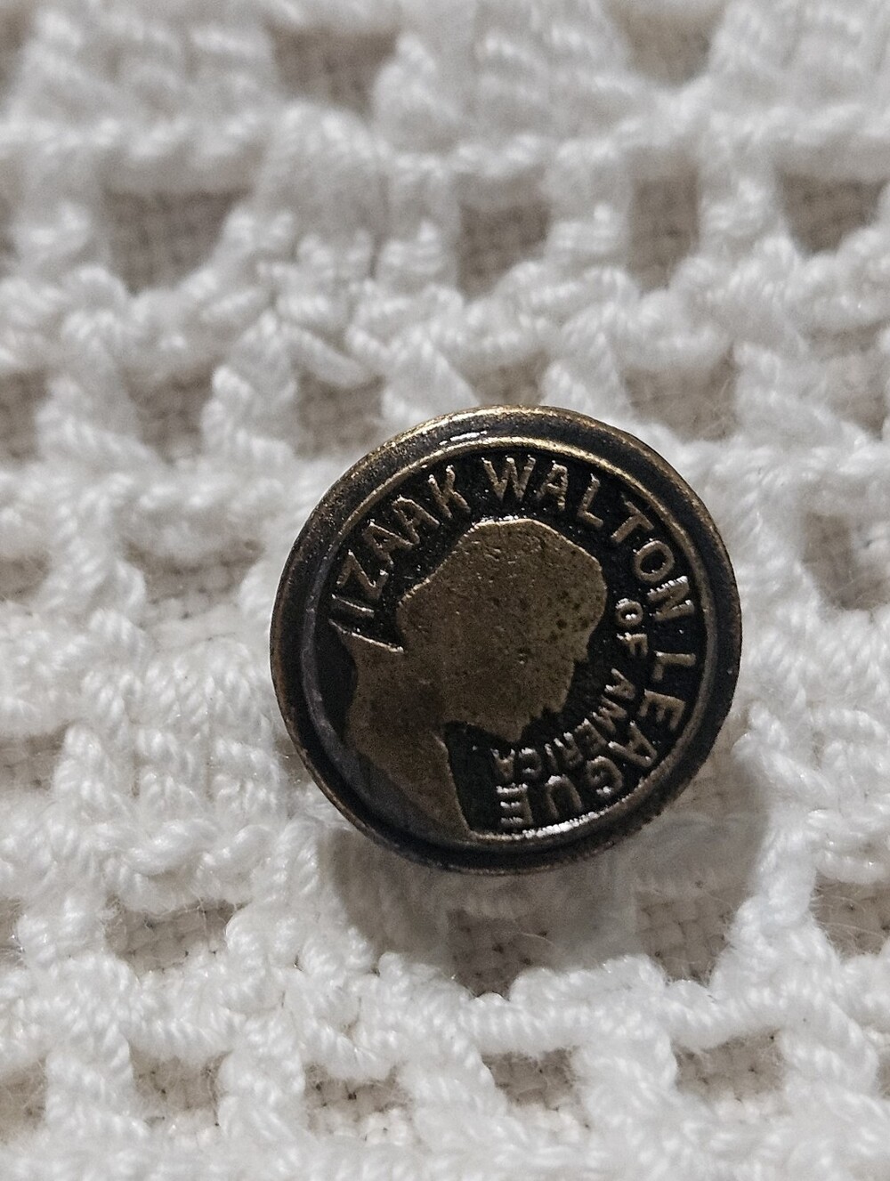 1920-40 Screwback Izaak Walton  Lapel Pin